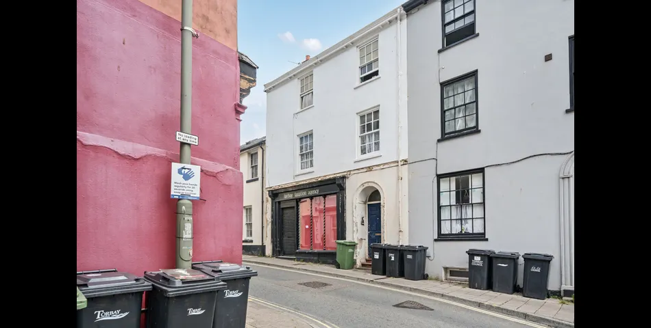1 Bedroom Maisonette With Private Garden