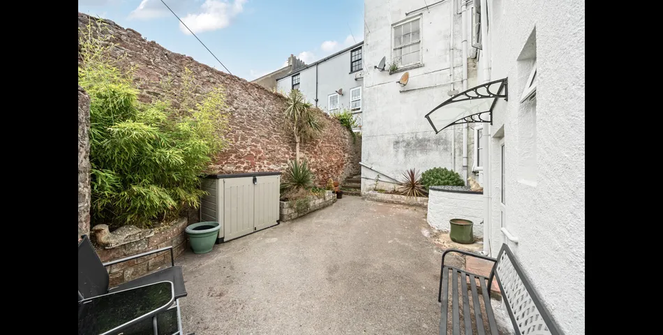 1 Bedroom Maisonette With Private Garden