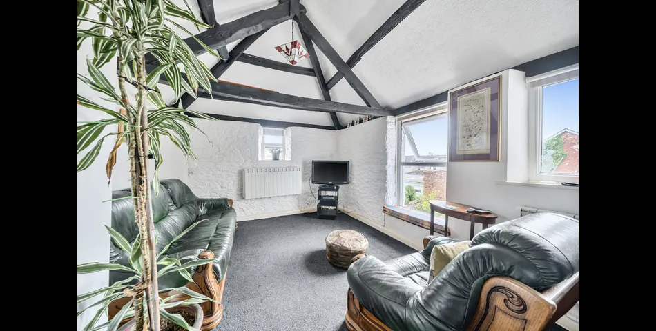 1 Bedroom Maisonette With Private Garden