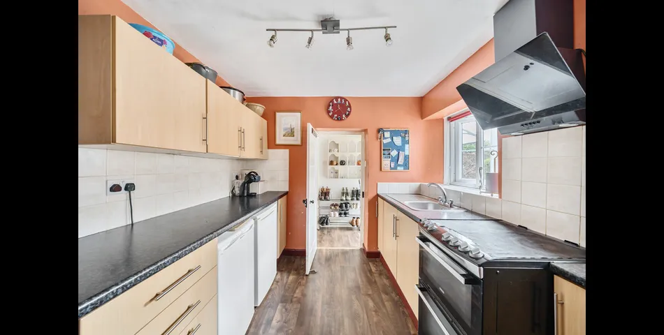 1 Bedroom Maisonette With Private Garden