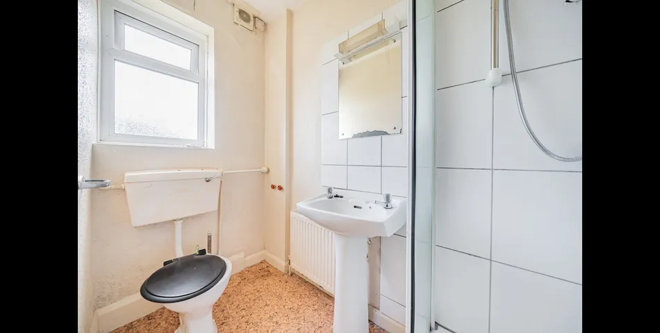 A Flexible Family Home Currently Set As 5 Units