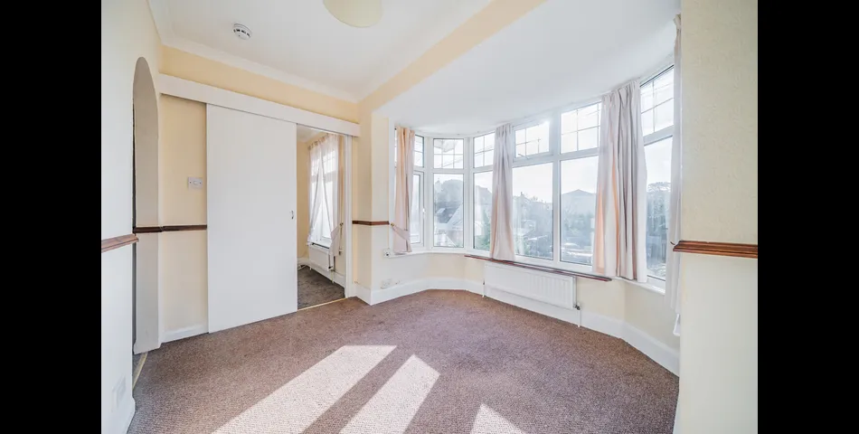 A Flexible Family Home Currently Set As 5 Units