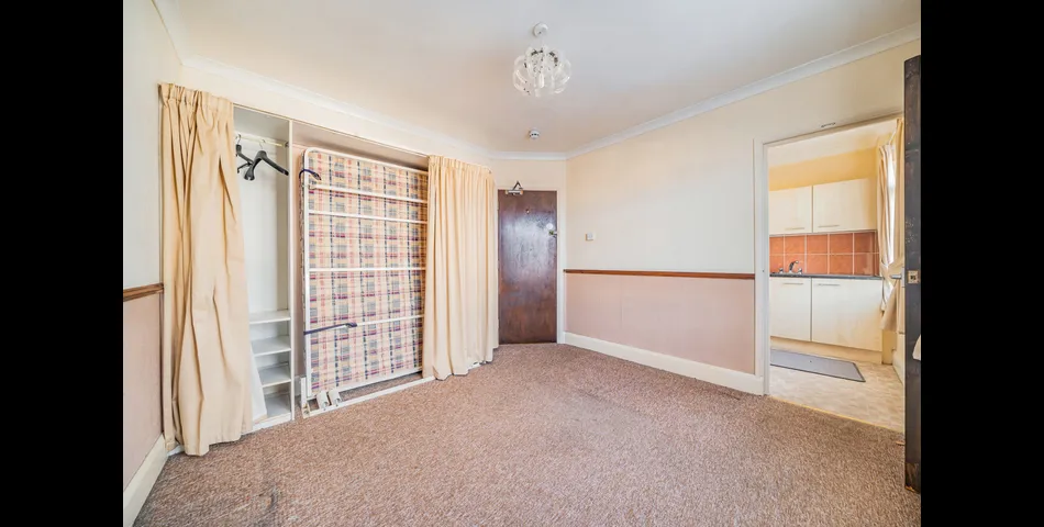 A Flexible Family Home Currently Set As 5 Units