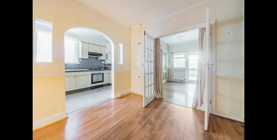 A Flexible Family Home Currently Set As 5 Units