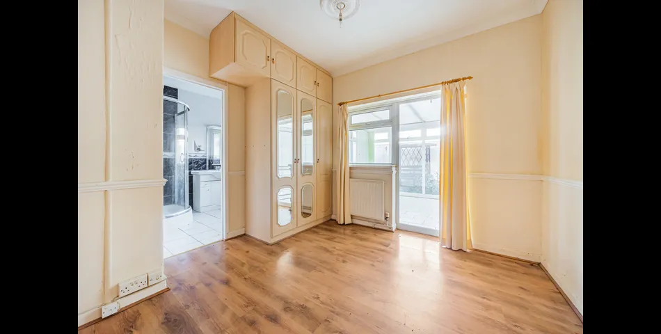 A Flexible Family Home Currently Set As 5 Units