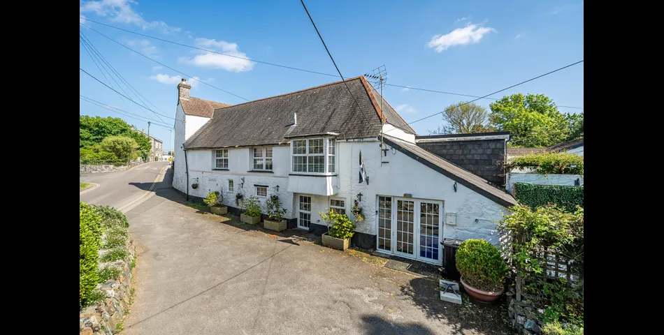 Two-Bedroom Apartment Above Commercial Unit in Mullion