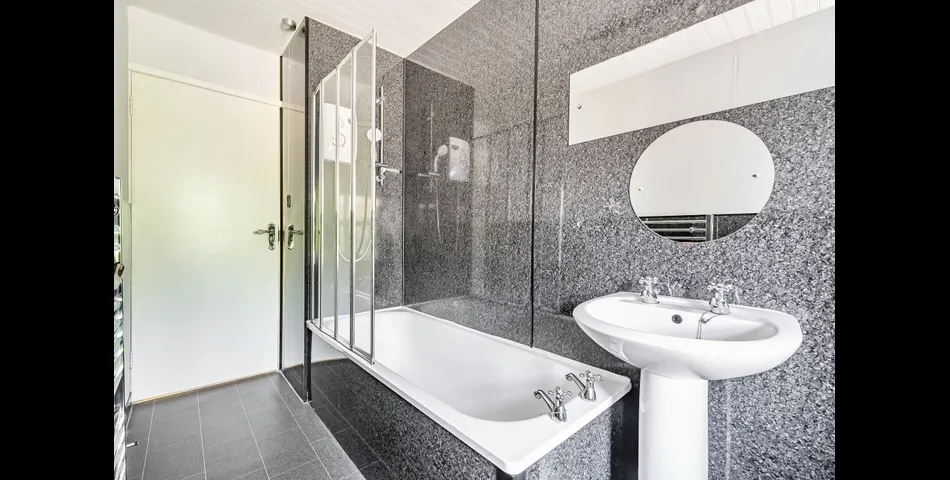Two-Bedroom Apartment Above Commercial Unit in Mullion