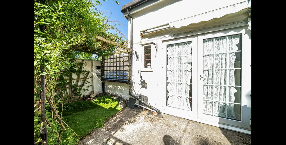 Two-Bedroom Apartment Above Commercial Unit in Mullion