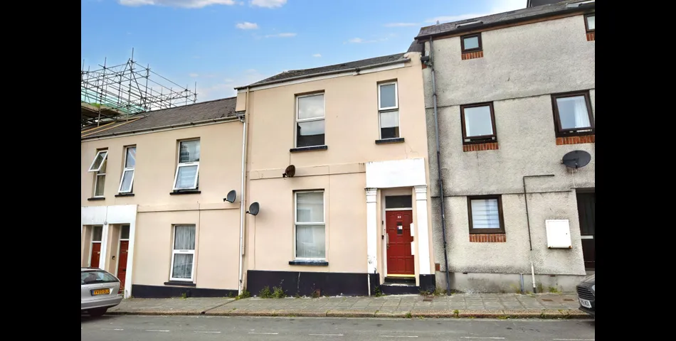 FOR SALE VIA BRADLEYS ONLINE AUCTION 12PM 26TH JUNE 2023. VIRTUAL TOUR AVAILABLE.
