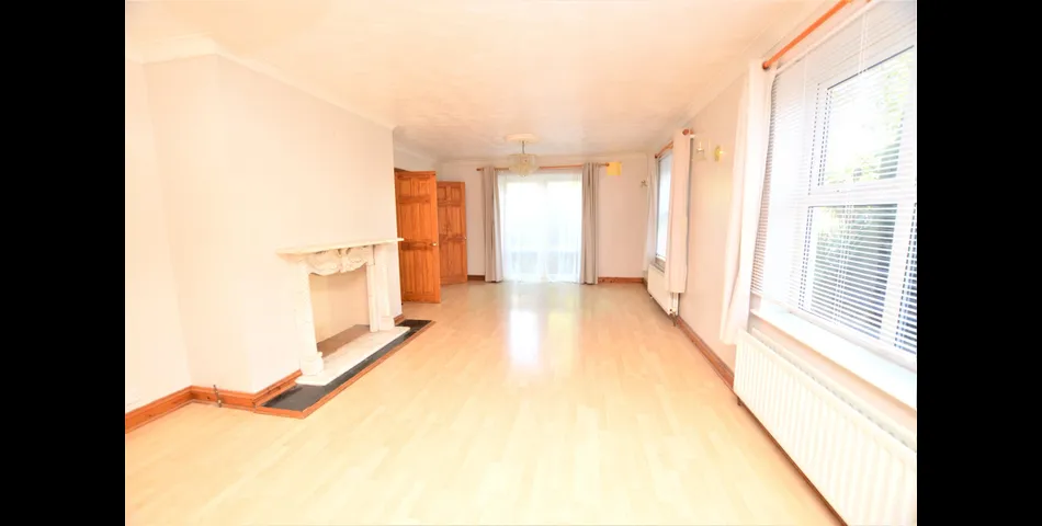 FOR SALE VIA BRADLEYS ONLINE AUCTION 12PM 14TH OCTOBER. VIRTUAL TOUR AVAILABLE!