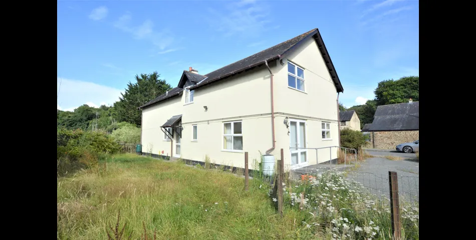FOR SALE VIA BRADLEYS ONLINE AUCTION 12PM 14TH OCTOBER. VIRTUAL TOUR AVAILABLE!