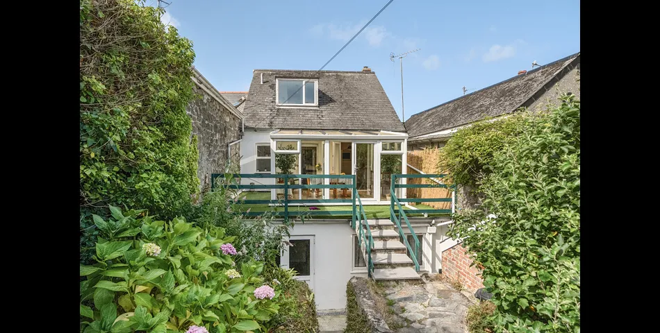 50 Meneage Street Helston. 3 Storey Period Property In Town Centre 