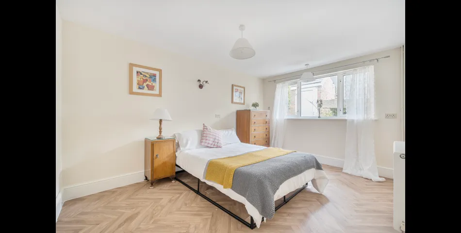 50 Meneage Street Helston. 3 Storey Period Property In Town Centre 