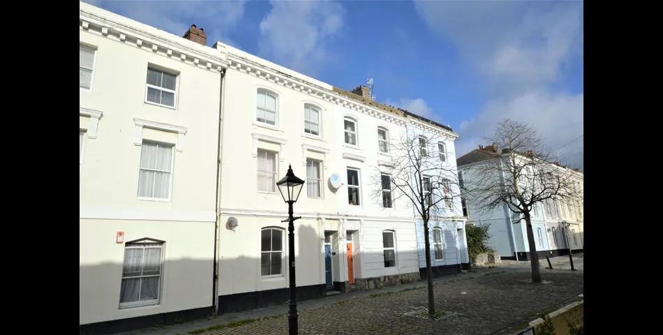 FOR SALE VIA BRADLEYS ONLINE AUCTION 12PM 15TH FEBRUARY 2022. VIRTUAL TOUR AVAILABLE.