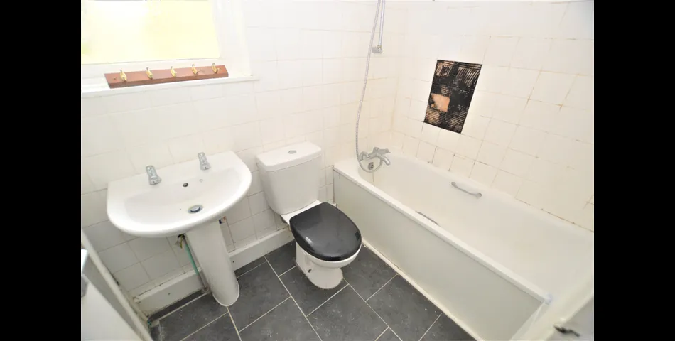 FOR SALE VIA BRADLEYS ONLINE AUCTION 12PM 15TH FEBRUARY 2022. VIRTUAL TOUR AVAILABLE.