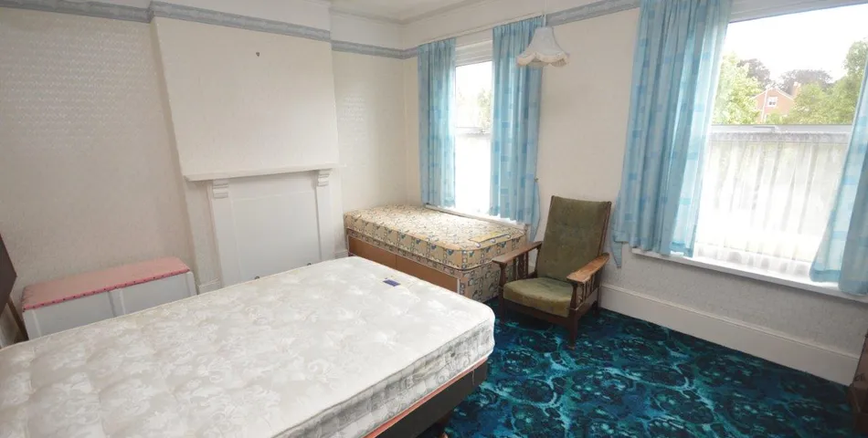 99 Alphington Road, Exeter, Devon, EX2 8JD