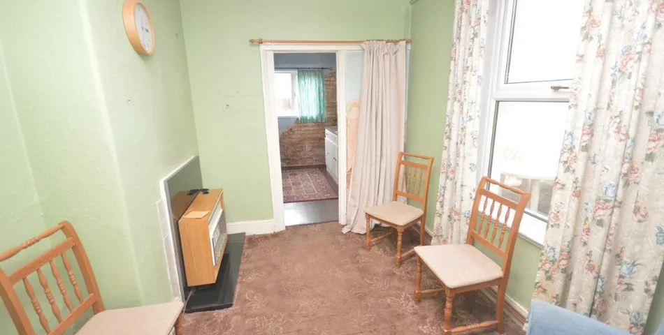 99 Alphington Road, Exeter, Devon, EX2 8JD