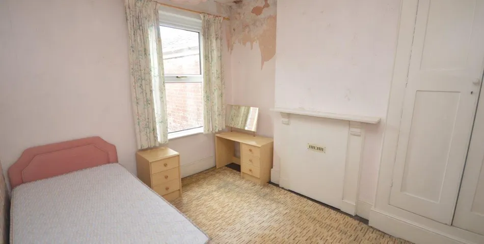 99 Alphington Road, Exeter, Devon, EX2 8JD