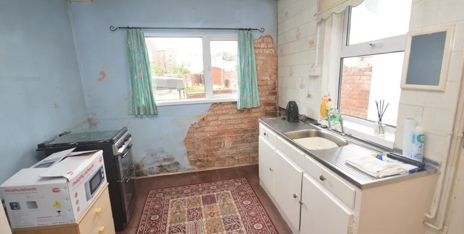 99 Alphington Road, Exeter, Devon, EX2 8JD