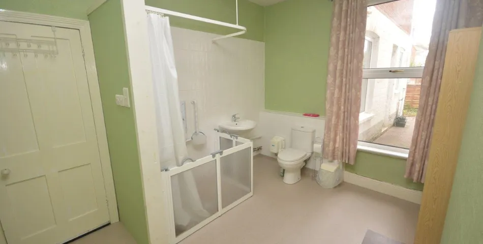 99 Alphington Road, Exeter, Devon, EX2 8JD