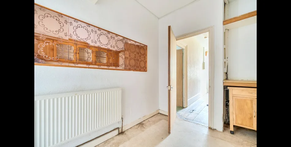For Sale By Conditional On Line Auction4 Bedrooms, 3 Receptions Over 3 Floors - Requires Complete Refurbishment