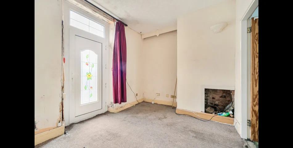 For Sale By Conditional On Line Auction4 Bedrooms, 3 Receptions Over 3 Floors - Requires Complete Refurbishment