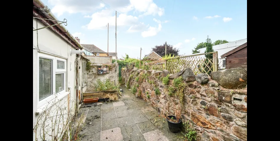 For Sale By Conditional On Line Auction4 Bedrooms, 3 Receptions Over 3 Floors - Requires Complete Refurbishment