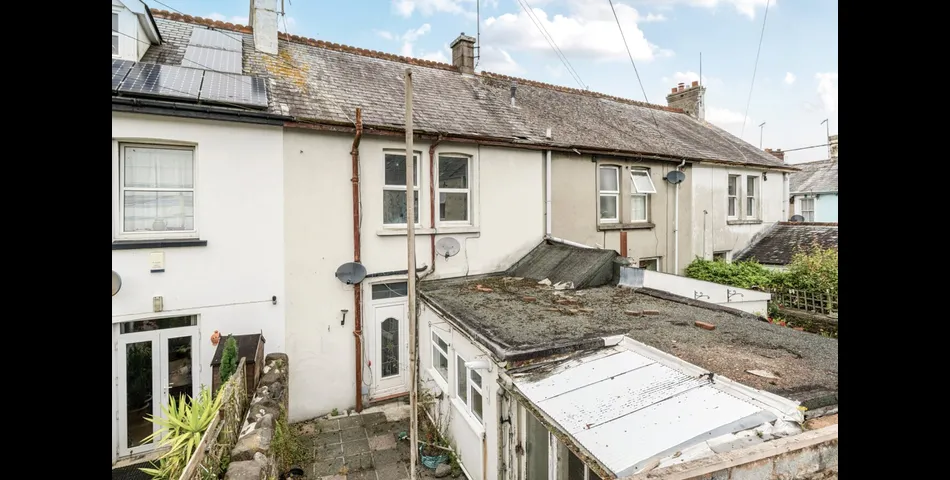 For Sale By Conditional On Line Auction4 Bedrooms, 3 Receptions Over 3 Floors - Requires Complete Refurbishment