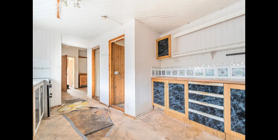 For Sale By Conditional On Line Auction4 Bedrooms, 3 Receptions Over 3 Floors - Requires Complete Refurbishment