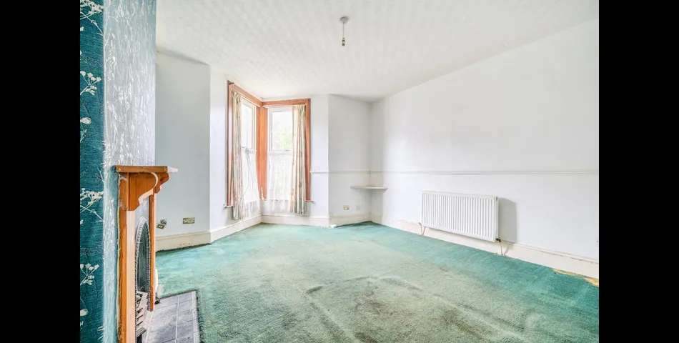 For Sale By Conditional On Line Auction4 Bedrooms, 3 Receptions Over 3 Floors - Requires Complete Refurbishment