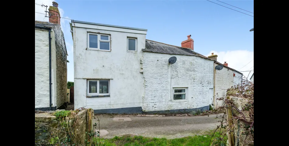 RENOVATION PROJECT SET WITHIN A DESIRABLE VILLAGE SETTING!