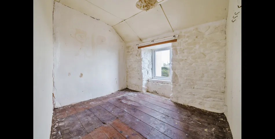 RENOVATION PROJECT SET WITHIN A DESIRABLE VILLAGE SETTING!