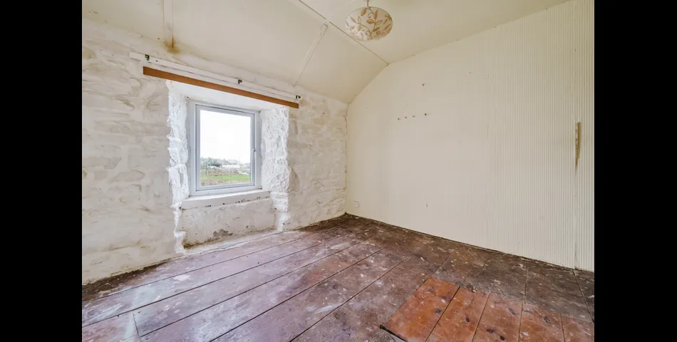 RENOVATION PROJECT SET WITHIN A DESIRABLE VILLAGE SETTING!