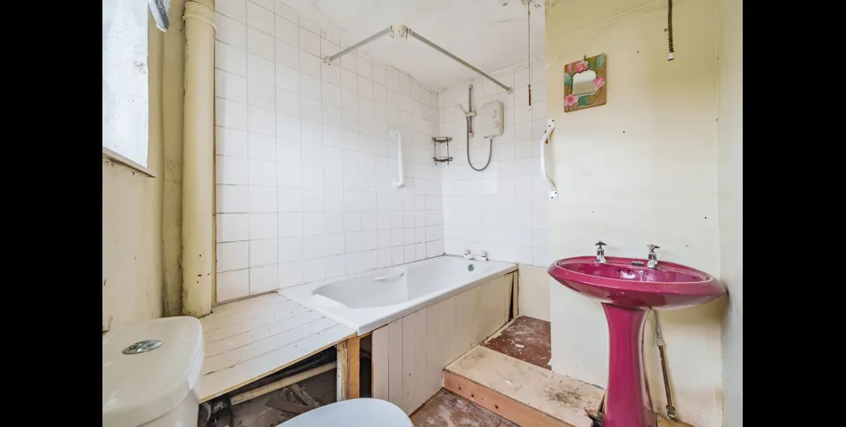 RENOVATION PROJECT SET WITHIN A DESIRABLE VILLAGE SETTING!