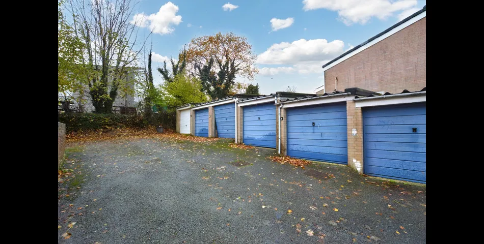 FOR SALE VIA BRADLEYS ONLINE AUCTION 12PM 10TH FEBRUARY 2023.