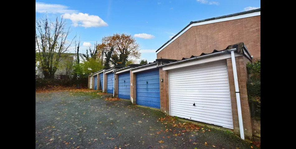 FOR SALE VIA BRADLEYS ONLINE AUCTION 12PM 10TH FEBRUARY 2023.
