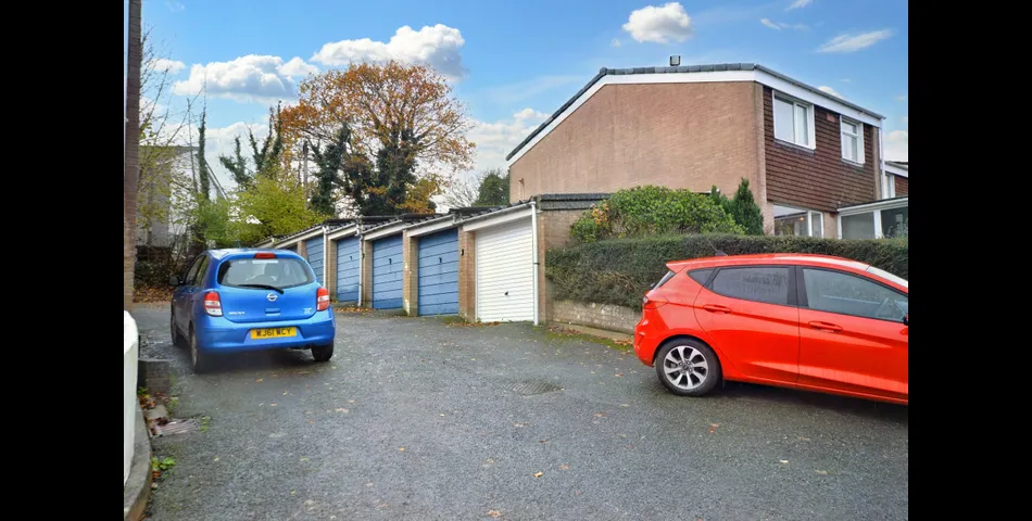 FOR SALE VIA BRADLEYS ONLINE AUCTION 12PM 10TH FEBRUARY 2023.