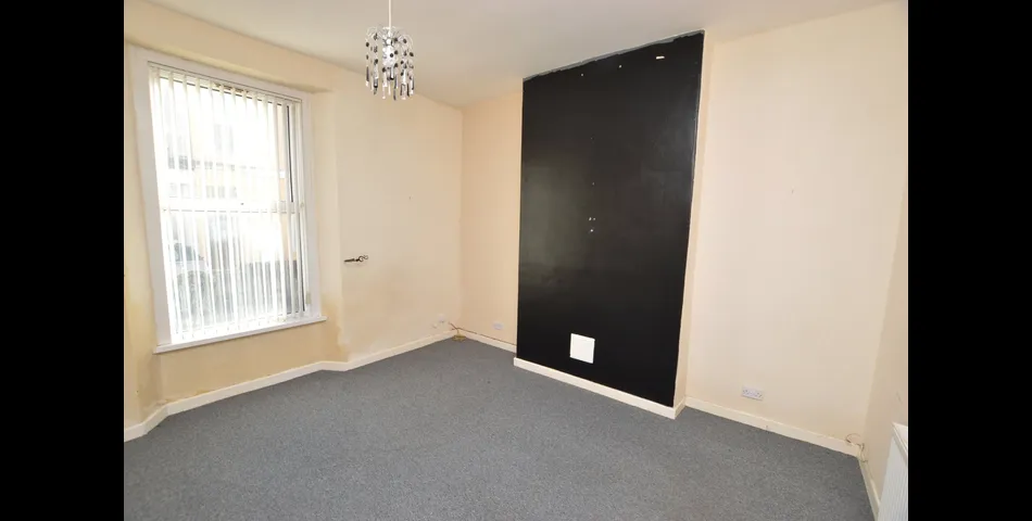 FOR SALE VIA BRADLEYS ONLINE AUCTION 10AM 25TH MARCH 2025.
