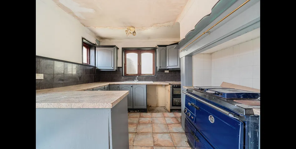 FOUR BEDROOM DORMER BUNGALOW ON OUTSKIRTS OF TOWN CENTRE