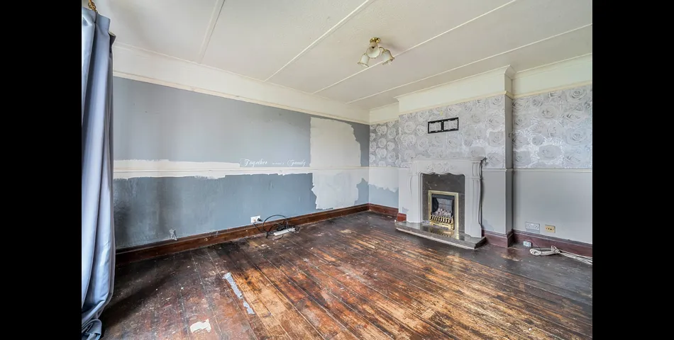 FOUR BEDROOM DORMER BUNGALOW ON OUTSKIRTS OF TOWN CENTRE