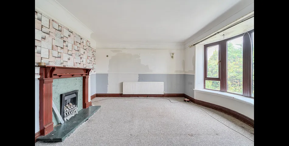 FOUR BEDROOM DORMER BUNGALOW ON OUTSKIRTS OF TOWN CENTRE