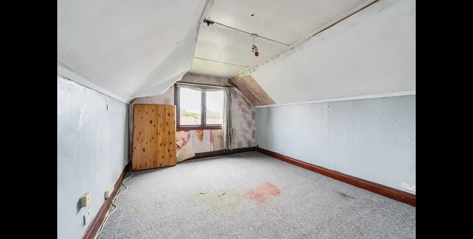 FOUR BEDROOM DORMER BUNGALOW ON OUTSKIRTS OF TOWN CENTRE