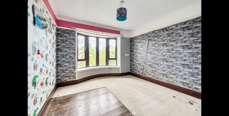 FOUR BEDROOM DORMER BUNGALOW ON OUTSKIRTS OF TOWN CENTRE
