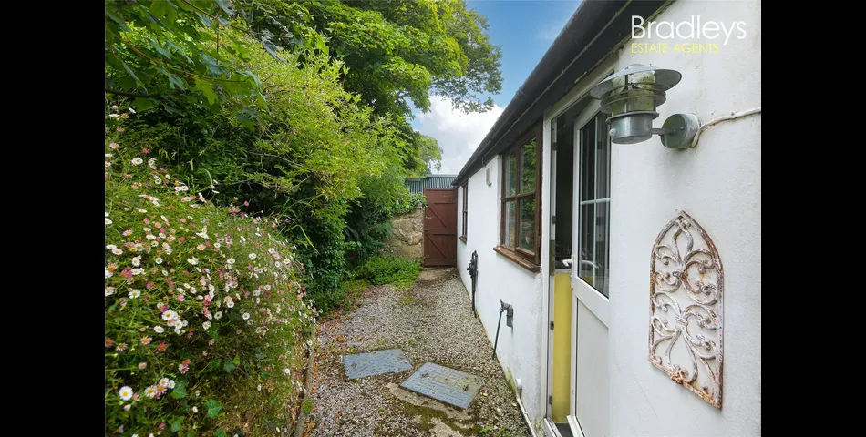 • 3 Bedrooms   •    • Grade II Listed   • Freehold   • Beautiful Location  •