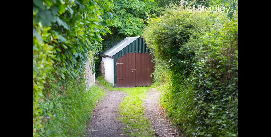 • 3 Bedrooms   •    • Grade II Listed   • Freehold   • Beautiful Location  •