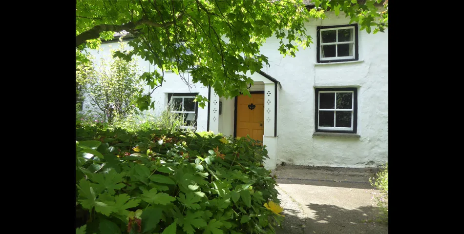 • 3 Bedrooms   •    • Grade II Listed   • Freehold   • Beautiful Location  •