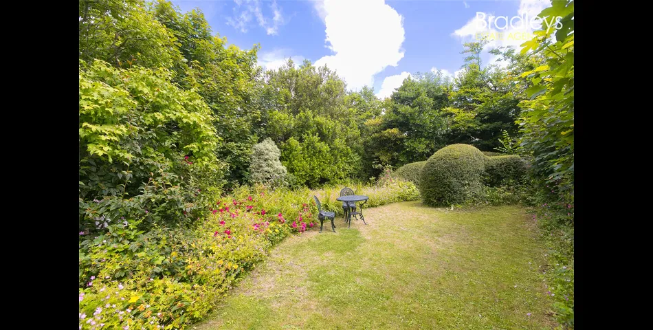 • 3 Bedrooms   •    • Grade II Listed   • Freehold   • Beautiful Location  •