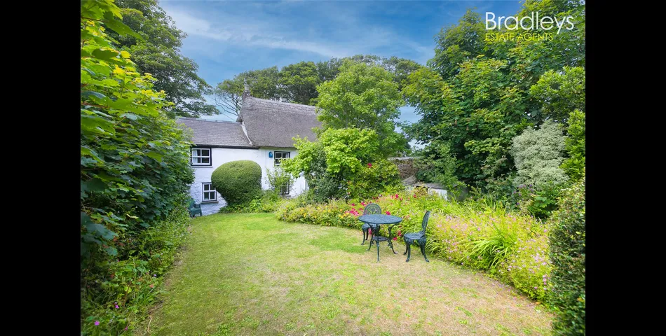 • 3 Bedrooms   •    • Grade II Listed   • Freehold   • Beautiful Location  •