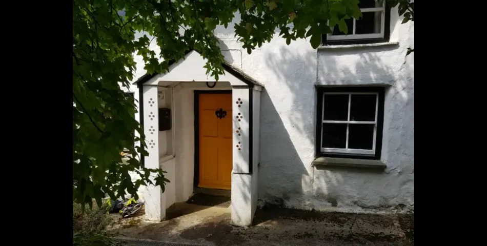 • 3 Bedrooms   •    • Grade II Listed   • Freehold   • Beautiful Location  •