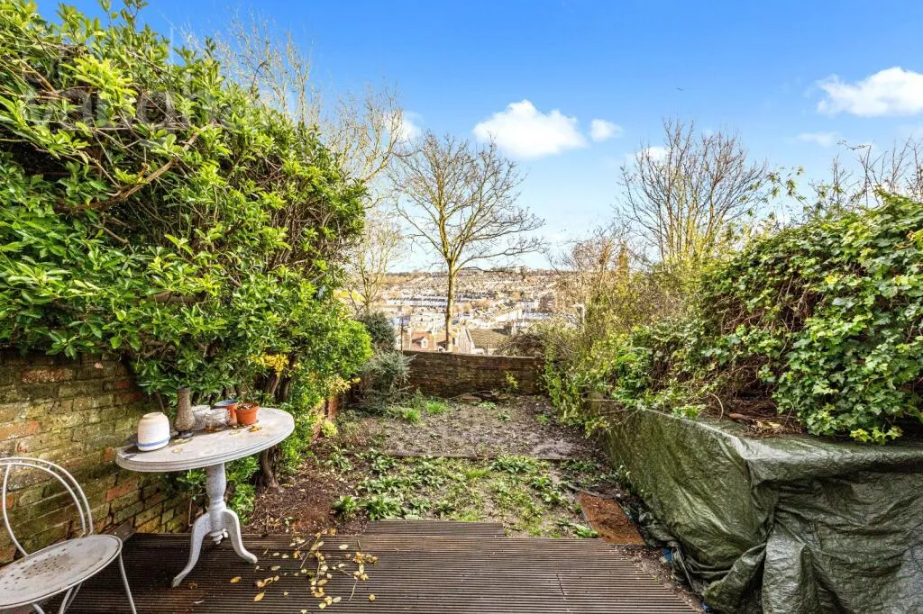 3 bed End of Terrace